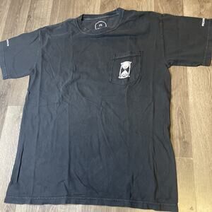 Unus Annus Memento Mori Skull Hourglass Pocket Tee